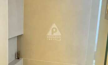 Imagem 3: Excelente Apartamento Reformado com 2 Quartos e Dependência Completa em Ipanema Próximo a