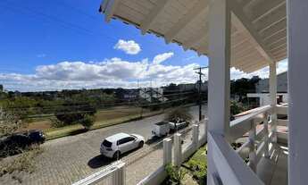 Imagem 4: Casa de 3 quartos na Zona Sul com piscina em frente a praça com vista perene