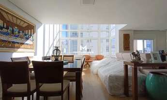 Imagem 6: Apartamento com pé direito duplo e mobiliado