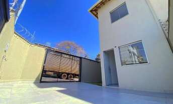 Imagem 2: Casa com 2 Quartos e 2 banheiros à Venda, 90 m² por R$ 405.000 - Com churrasqueira