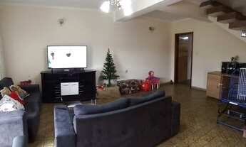 Imagem 2: Sobrado para venda possui 370 metros quadrados com 3 quartos em Vila Homero Thon - Santo A