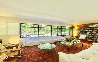 Imagem 7: Apartamento reformado na quadra da praia do Leblon com 240 m²