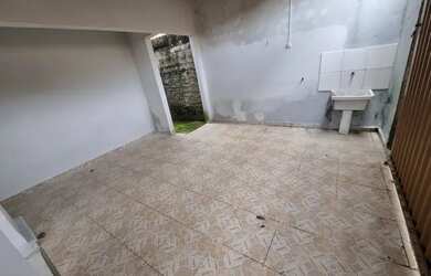 Imagem 2: Casa para aluguel tem 121 metros quadrados com 3 quartos em Lourival Parente - Teresina