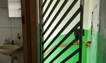 Imagem 2: Casa assobradada com 1 dorm e 2 vagas de garagem