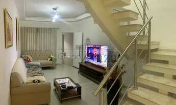 Imagem: Sobrado para venda tem 130 metros quadrados