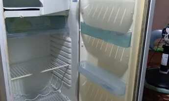 Imagem 5: Geladeira e armário