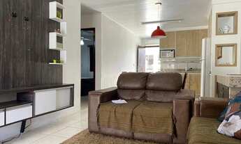 Imagem 2: Seu paraíso particular: Casa de 2 dormitórios com suíte e piscina a duas quadras da praia