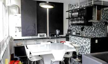 Imagem 2: Apartamento Duplex com 3 quartos, 2 suites, finamente reformado e decorado à venda em Copa