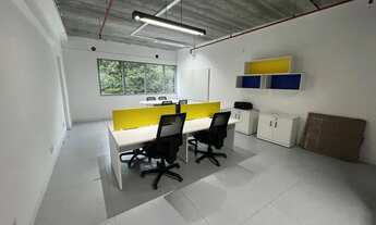 Imagem 2: Aluguel Anual - Sala mobiliada com copa - 47m² em Complexo Comercial na SC 401