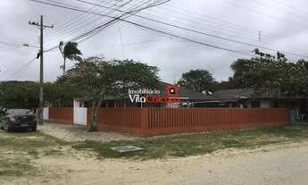 Imagem 3: Casa com amplo terreno de esquina na praia