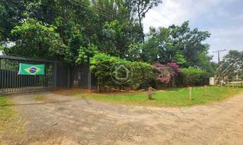 Imagem: CASA C/ MUITA AREA VERDE - ARVORES NATIVAS