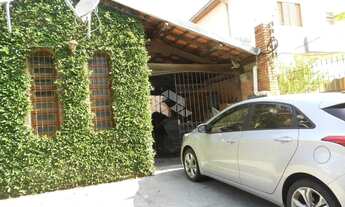 Imagem: Dois sobrados e edícula com pátio, uso