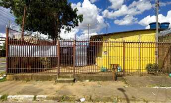 Imagem 4: Casa de Esquina com 2 Quartos, 3 Vagas e Excelente Ponto Comercial à Venda na QNN 1 - Ceil