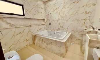 Imagem 2: Casa para venda possui 105 metros quadrados com 3 quartos em Centro - Itapema - SC