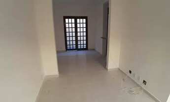 Imagem 2: SOBRADO GEMINADO EM CONDOMÍNIO FECHADO, PISCINA, GARAGEM LIVRE!