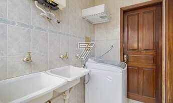 Imagem 2: Casa para venda possui 105 metros quadrados com 3 quartos em Bacacheri - Curitiba - PR