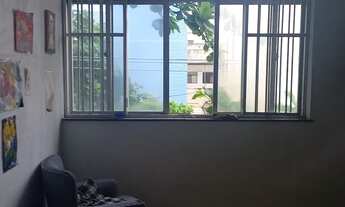 Imagem 2: Quarto grande em apartamento