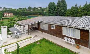 Imagem 2: Casa Mobiliada para Venda em Campos do Jordão, Vila Capivari, 4 dormitórios, 2 suítes, 3 b