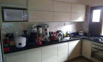 Imagem 4: Composta por 03 quartos, 02 banheiros sendo 01 suíte, sala de estar