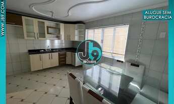 Imagem 3: Excelente sobrado para locação no Xaxim com 3 vagas de garagem e ótimo espaço de ático