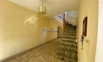 Imagem 2: Sobrado ao lado da Estação de Metrô Praça da Árvore