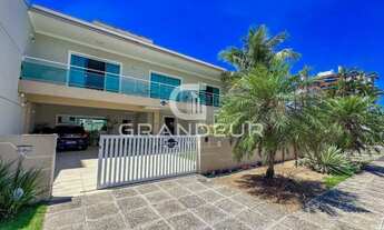 Imagem: Sobrado Robusto no Centro de Guaratuba 400m²