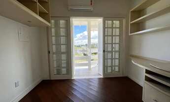 Imagem 5: Casa de 3 quartos na Zona Sul com piscina em frente a praça com vista perene