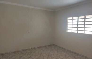 Imagem 2: Impecável Casa de 3 Quartos com Suíte e Edícula no Jardim das Hortências Região Noroeste