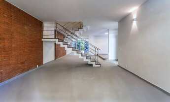 Imagem 5: Espaçosa Casa de 2 Quartos com Suíte e 4 Vagas de Garagem em Moema, São Paulo-SP - Imperdí