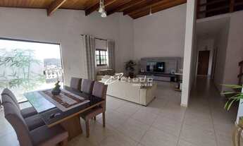 Imagem 4: Casa com 3 dormitórios à venda, pertinho do centro da cidade, por R$820.000,00. Guararema