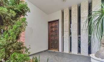 Imagem 3: Sobrado para venda tem 240 metros quadrados com 4 quartos em Bosque da Saúde - São Paulo