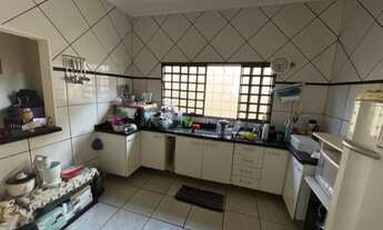 Imagem 5: Casa para venda possui 200 metros quadrados com 3 quartos em Jardim Guanabara - Dourados