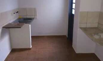 Imagem 3: Oportunidade Alugo casa Sta Monica três cômodos fundo não tem garagem