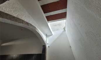 Imagem 7: Casa de vila no 2 andar, composto de uma sala, com uma churrasqueira, cozinha, banheiro e