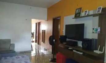 Imagem 2: Composta por 03 quartos, 02 banheiros sendo 01 suíte, sala de estar