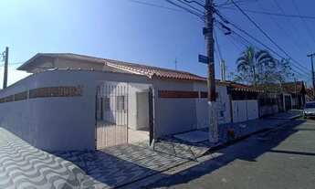 Imagem 2: Casa para venda possui 77 metros quadrados com 2 quartos em Maracanã - Praia Grande - SP