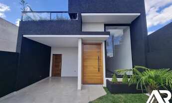 Imagem 4: Viva em Estilo e Conforto: Imóvel com Churrasqueira, Cozinha Moderna, Jardim Encantador e