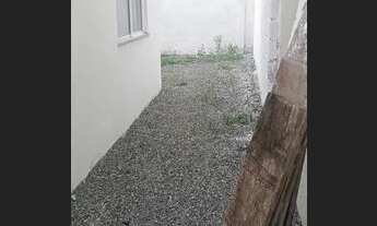 Imagem 6: Casa de 2/4 sendo uma suíte dentro de condomínio