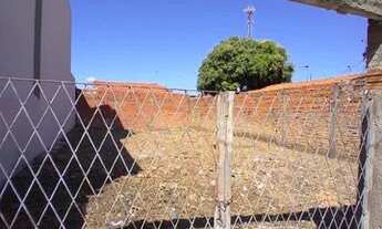 Imagem 2: Terreno com casa original já demolida - mocambinho