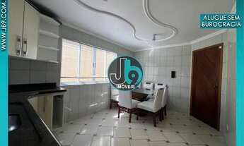 Imagem 2: Excelente sobrado para locação no Xaxim com 3 vagas de garagem e ótimo espaço de ático