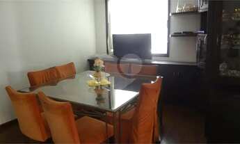 Imagem 3: More próximo da estação do metrô Fradique Coutinho