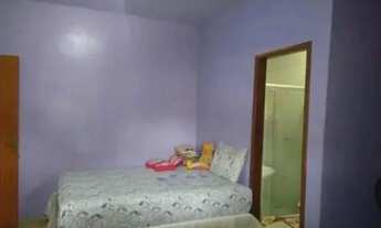 Imagem 5: Composta por 03 quartos, 02 banheiros sendo 01 suíte, sala de estar