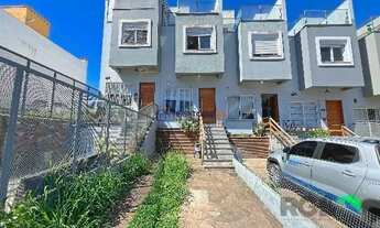 Imagem 2: Casa em Porto Alegre, no bairro Guarujá, com 3 dormitório(s), e 3 banheiros, à venda