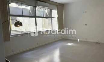 Imagem 5: Apartamento : Leblon de 140 m2, de 4 qtos e 1 vaga, port 24 horas, silencioso