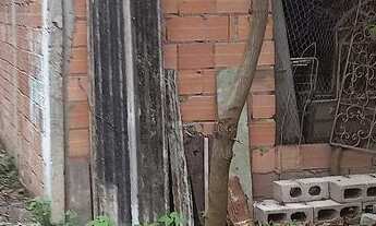 Imagem 6: Terreno c 3 casa murado