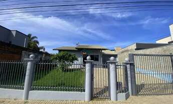 Imagem 2: Casa para locação com pátio, toda cercada