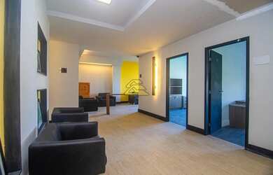 Imagem 7: Centro Galpão / depósito com 5 vagas na garagem