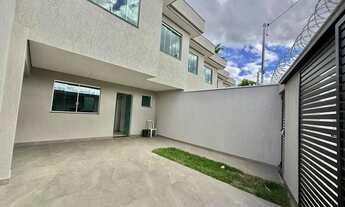 Imagem: Casa com 3 Quartos e 2 banheiros à Venda