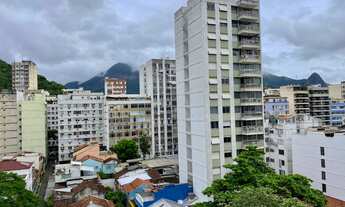 Imagem 5: Na Rua Itacuruçá, oportunidade, excelente estado, muitos armários, tudo Super Conservado