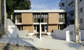 Imagem: Sobrado Geminado para Venda no Bairro Santo